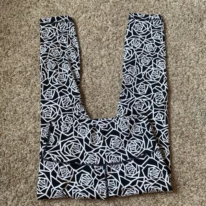 NWOT - CUTE and flattering lululemon leggings!